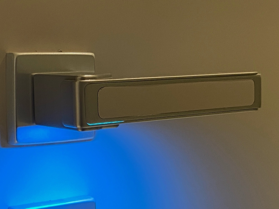 Quadraled, le maniglie intelligenti indicano  le vie di fuga, "parlano" con il comandante...