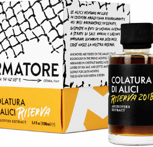 Colatura di alici, un tesoro per buongustai che solo Cetara sa pescare dal mare