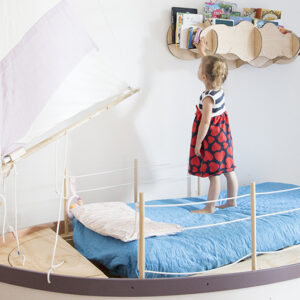 Lettino barca a vela, così Kiddin fa navigare   i bambini in un mare di giochi e sogni