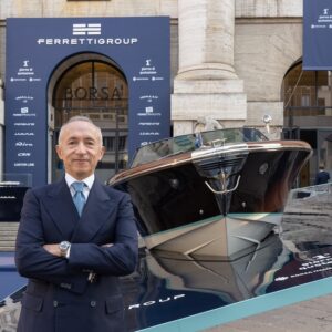 Lo yacht attracca in Piazza Affari e saluta  il debutto di Ferretti nella Borsa italiana