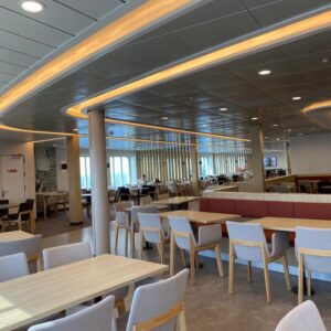 Traghetti per le isole vuoti: per i passeggeri  è una pacchia, per il turismo un disastro