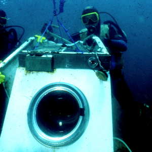 Fondali puliti, la missione subacquea per  combattere il mare di rifiuti che li minaccia