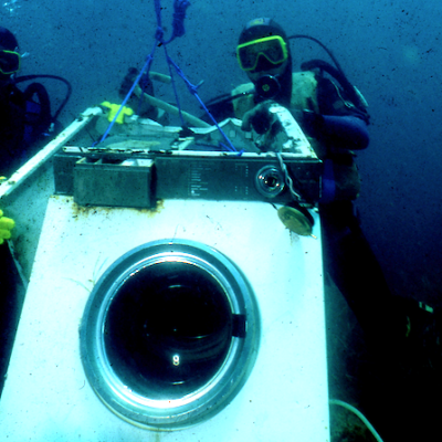 Fondali puliti, la missione subacquea per  combattere il mare di rifiuti che li minaccia