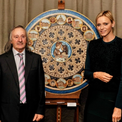 I quadri su Venezia intagliati nel legno capaci  d'incantare anche la principessa di Monaco