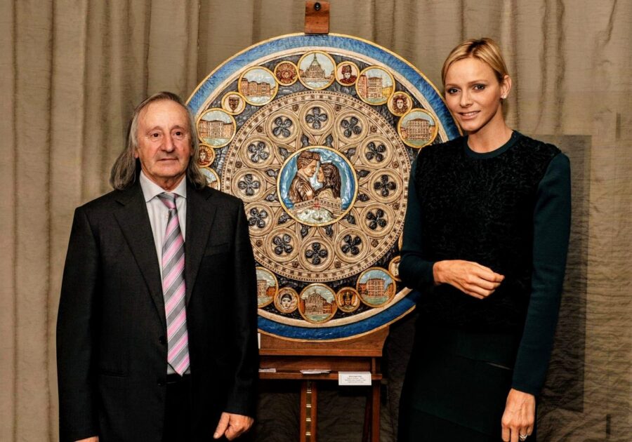 I quadri su Venezia intagliati nel legno capaci  d'incantare anche la principessa di Monaco