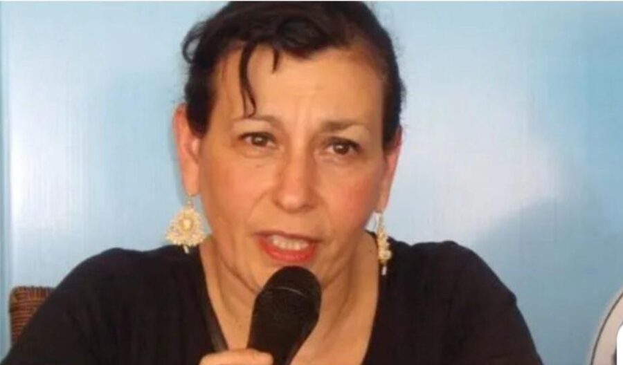 Il trampolino subacqueo alla Maddalena che   invita tuffarsi anche sulla terra e nell'aria