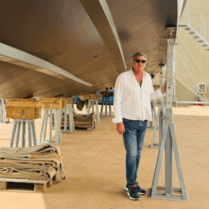 Signore del mare, con i tacchi non solo  diventano ancora più belle, ma guariscono