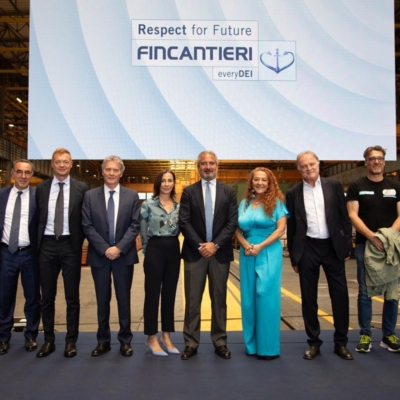 Diecimila persone "a bordo" di Fincantieri  per navigare contro la violenza di genere