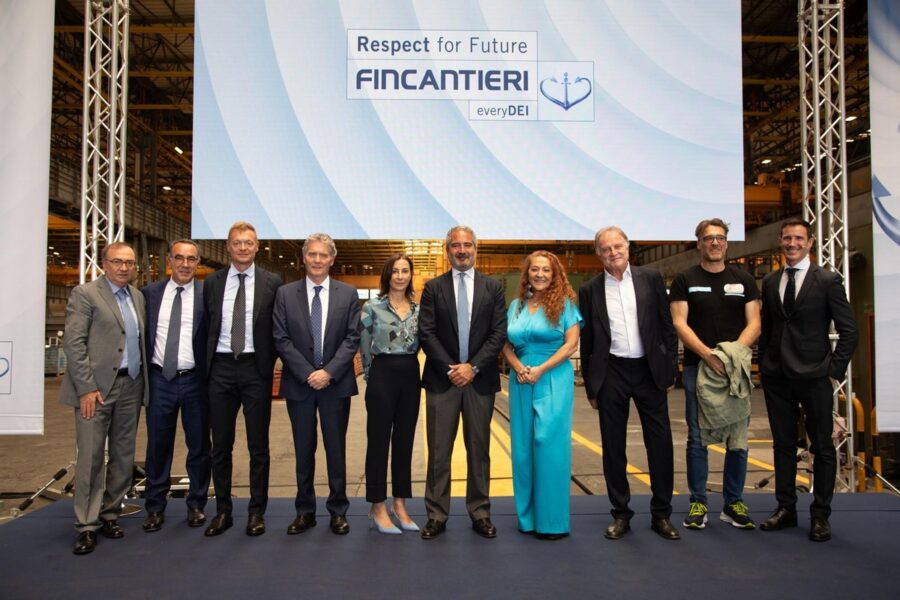 Diecimila persone "a bordo" di Fincantieri  per navigare contro la violenza di genere