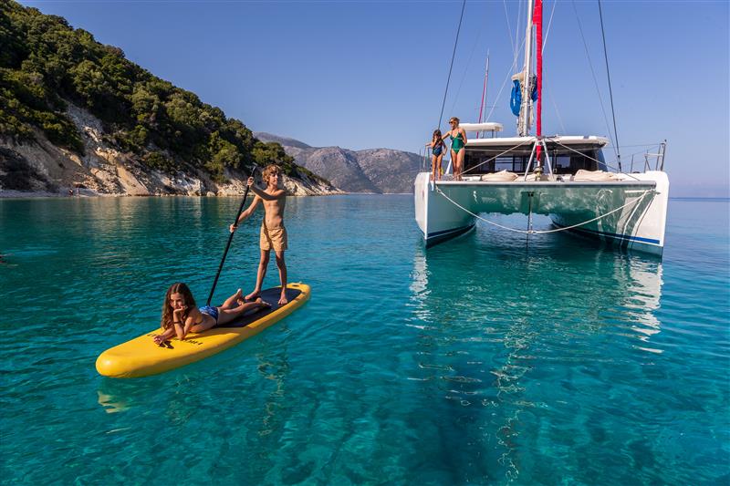 Vacanza in barca per famiglie? Chi dice che non è  adatta a chi ha bambini piccoli non l'ha mai fatta