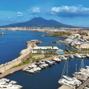 Napoli Boat Show, il modo migliore per mostrare  le barche è farle navigare in scenari da sogno