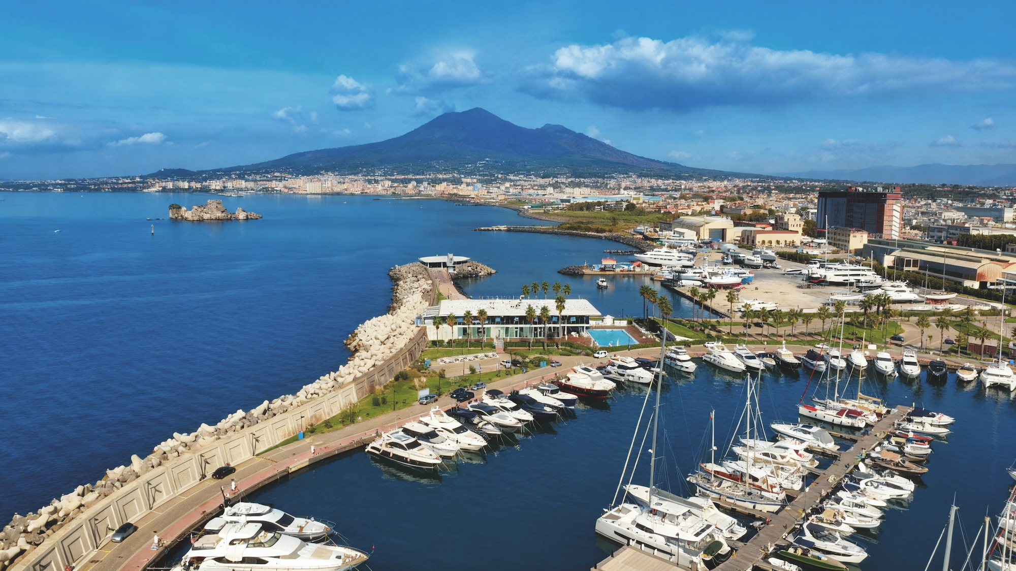 Napoli Boat Show, il modo migliore per mostrare  le barche è farle navigare in scenari da sogno