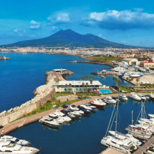 Napoli Boat Show, il modo migliore per mostrare  le barche è farle navigare in scenari da sogno