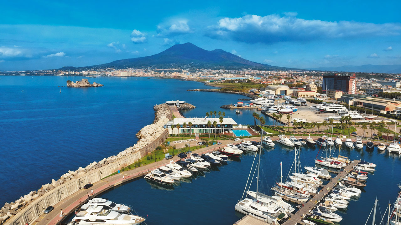 Napoli Boat Show, il modo migliore per mostrare   le barche è farle navigare in scenari da sogno