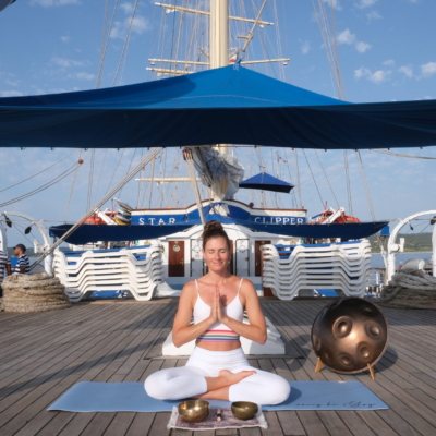 Star Clipper, c'è un mare di yoga che guida  i passeggeri nell'immersione nel benessere