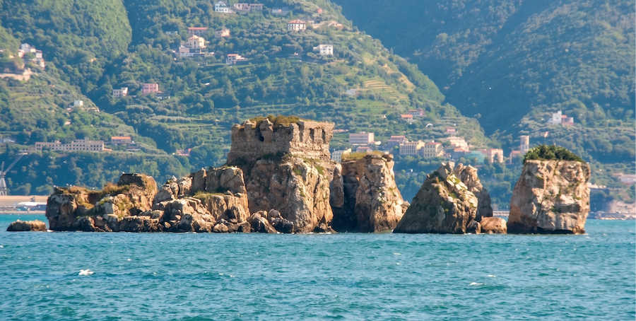 Atollo privato di Marlon Brando a Thaiti, un sogno che si avvererà anche nel Golfo di Napoli?